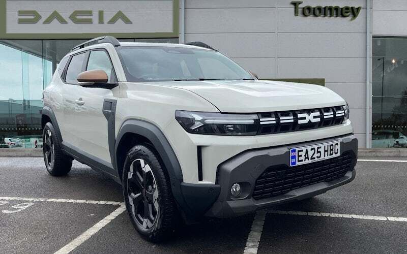 New 2024 Dacia Duster Extreme SUV | £26,990 (A bit pricey) - Image 1/4