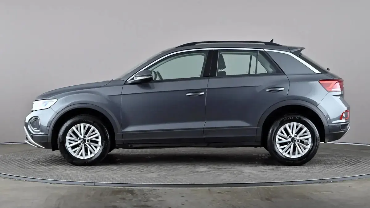 Usado VW T-Roc Life 110 HP (80 kW) 2023 Cinzento SUV