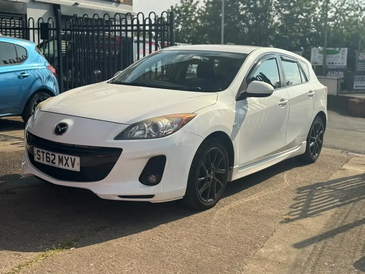 Used Mazda 3 115 HP (84 kW) 2012 White Hatchback
