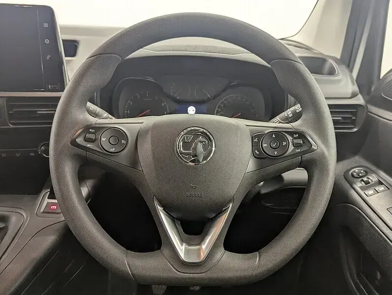 Used Vauxhall Combo 100 HP (73 kW) 2023 White MPV