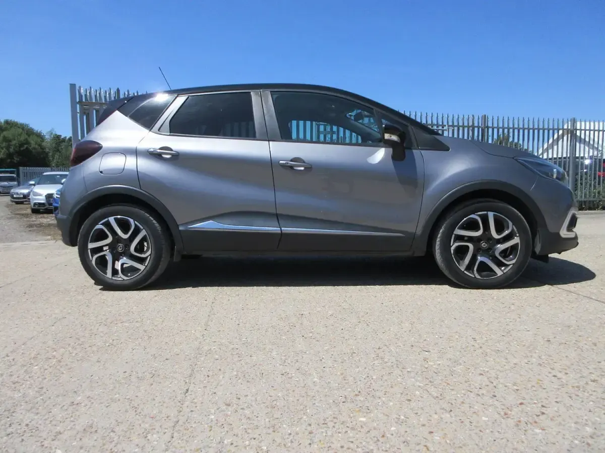 Used Renault Captur Iconic 90 HP (66 kW) 2018 Grey/black SUV