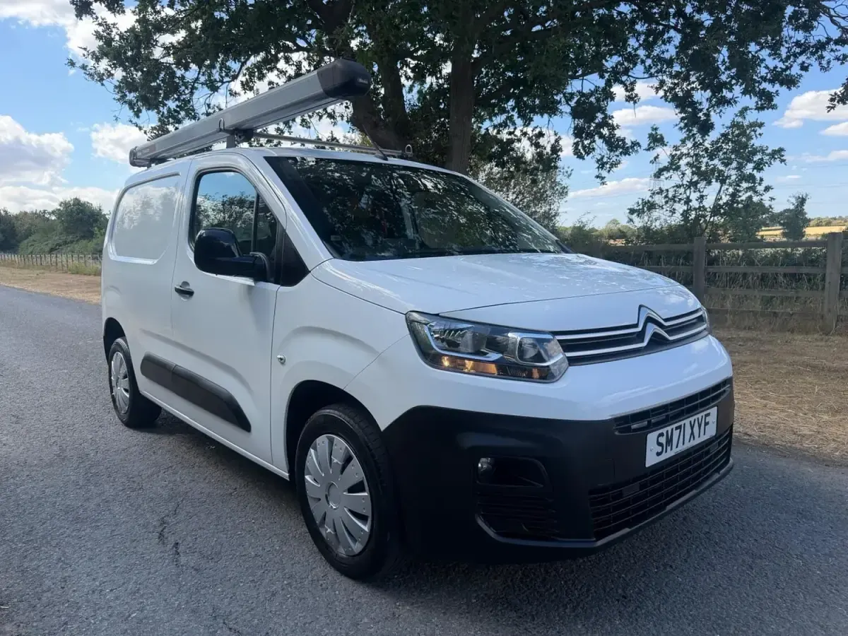 Used Citroën Berlingo 100 HP (73 kW) 2022 White MPV