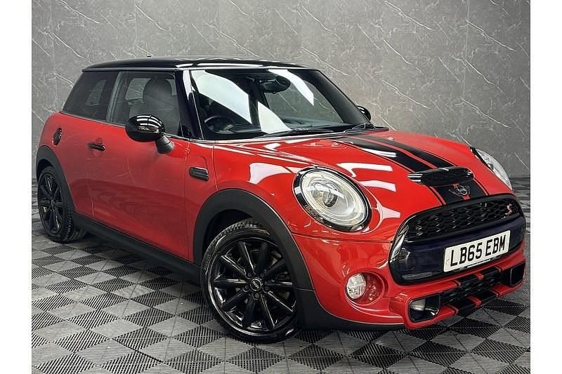 Usado Mini Cooper S Hatch 192 CV (141 kW) 2015 Rojo Utilitario