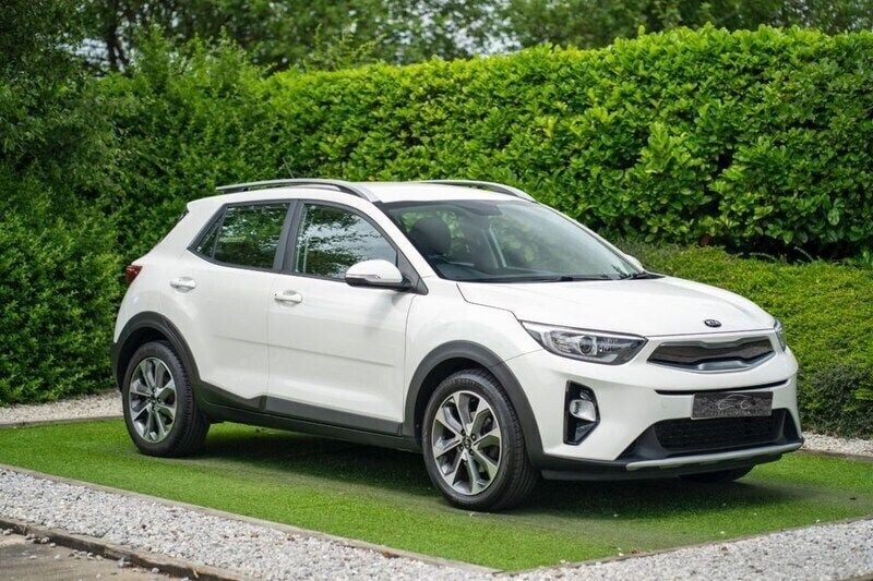 White Used 2019 Kia Stonic 2 SUV | £10,795 (Fair price) - Image 1/4