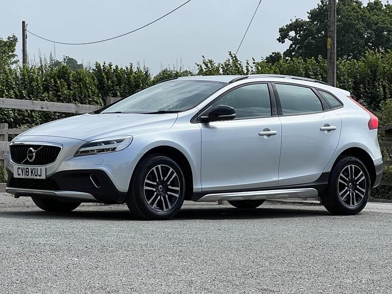 Silver Used 2018 Volvo V40 Estate | £9,995 (Fair price) - Image 1/4