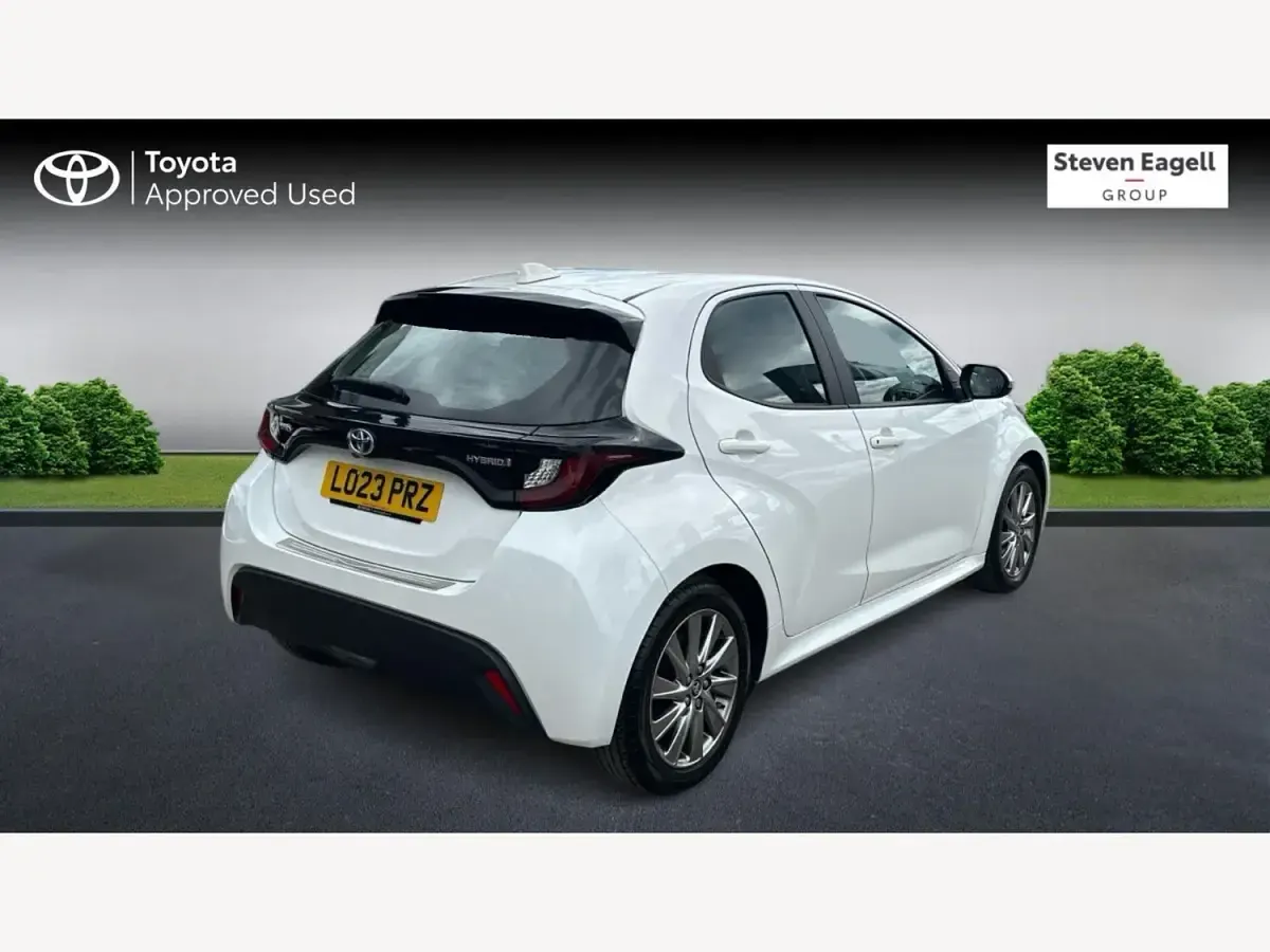 Usado Toyota Yaris Hybrid 2023 Branco Citadino