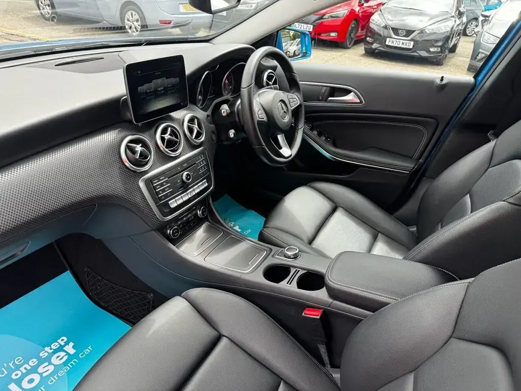 Used Mercedes A160 Executive 102 HP (75 kW) 2017 Blue Hatchback