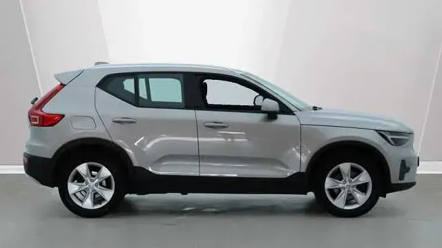 Używany Volvo XC40 Core 163 KM (119 kW) 2024 SUV