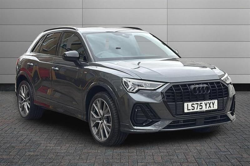 Begagnad Audi Q3 Black Edition 150 HK (110 kW) 2025 Grå SUV