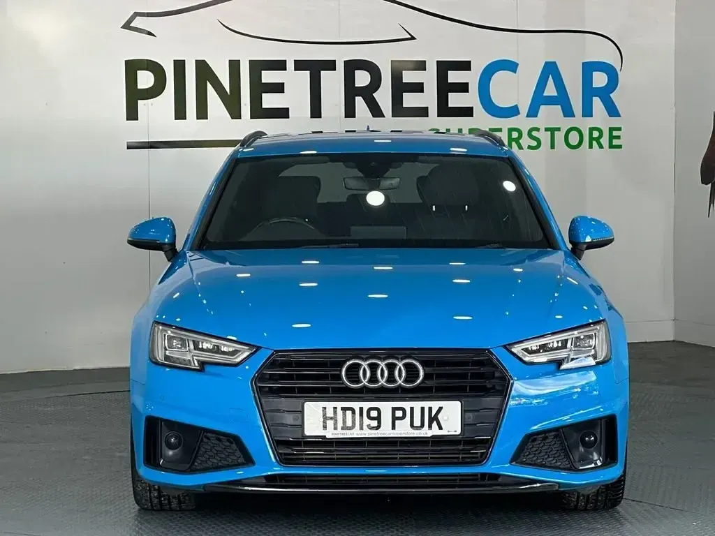 Begagnad Audi A4 Black Edition 150 HK (110 kW) 2019 Blå Kombi