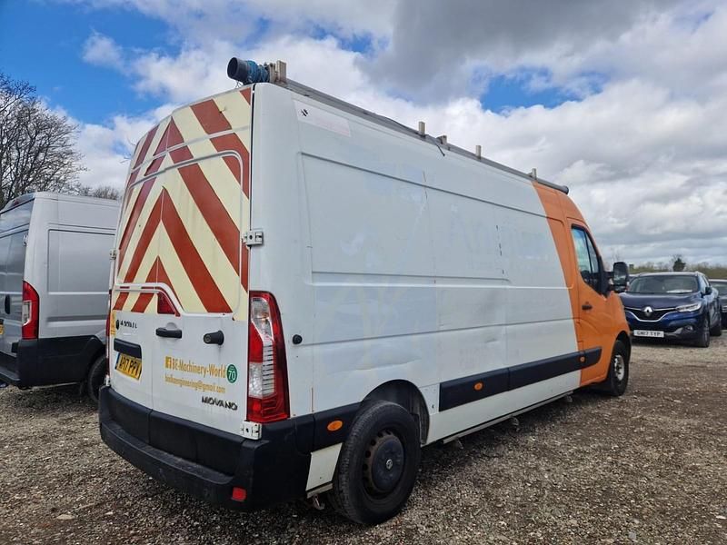 Second-hand Vauxhall Movano 130 CP (95 kW) 2017 Alb Monovolum
