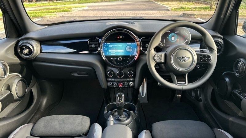 Used Mini Cooper Hatch 134 HP (98 kW) 2023 Black Hatchback