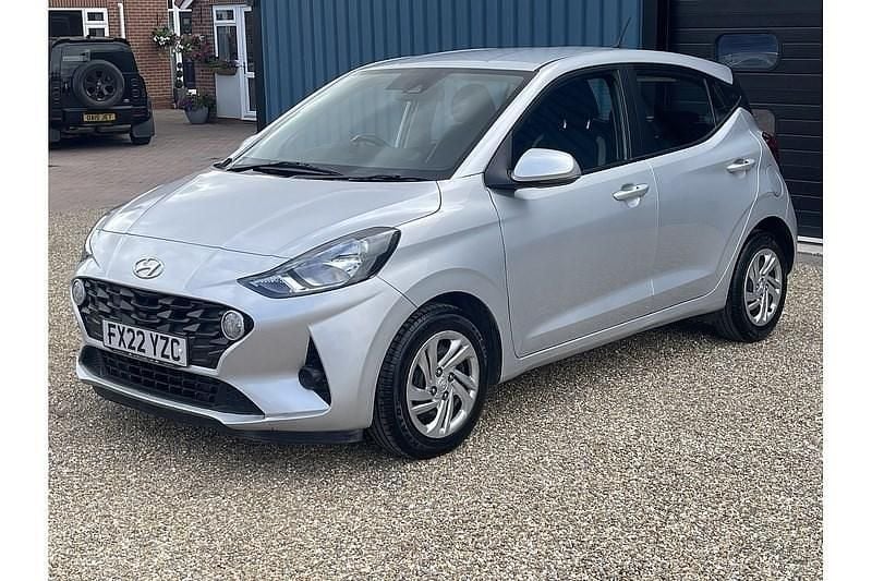 Used Hyundai i10 SE 67 HP (49 kW) 2022 Silver Hatchback