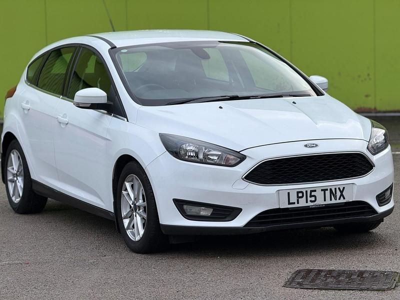 Used Ford Focus Zetec 2015 White Hatchback