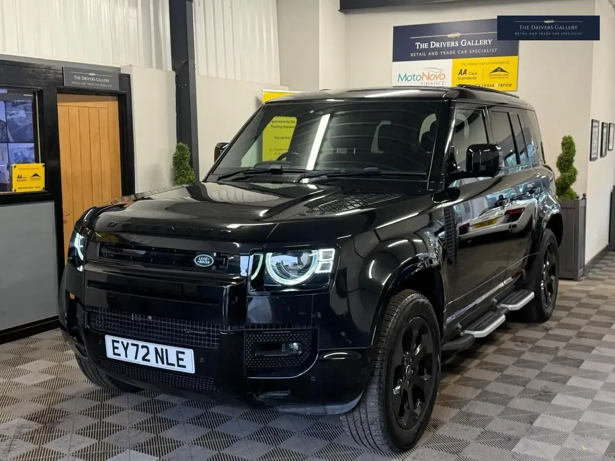 Used Land Rover Defender HSE Dynamic 300 HP (220 kW) 2022 Black SUV
