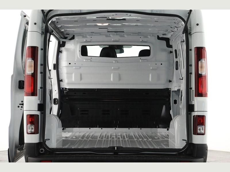 New Renault Trafic 2025 White MPV