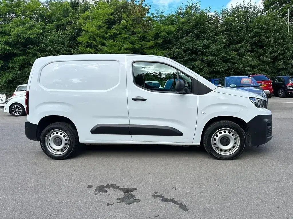 Used Peugeot Partner Premium 131 HP (96 kW) 2023 White MPV