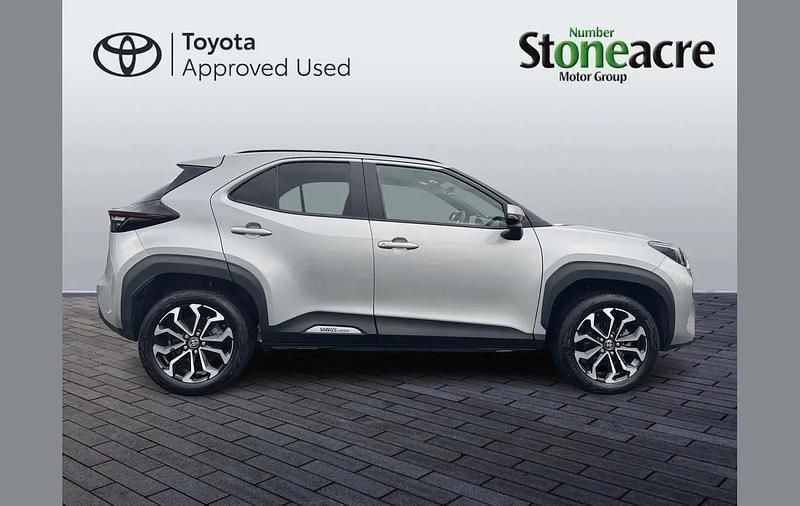 Used Toyota Yaris Cross Design 113 HP (83 kW) 2025 Silver SUV