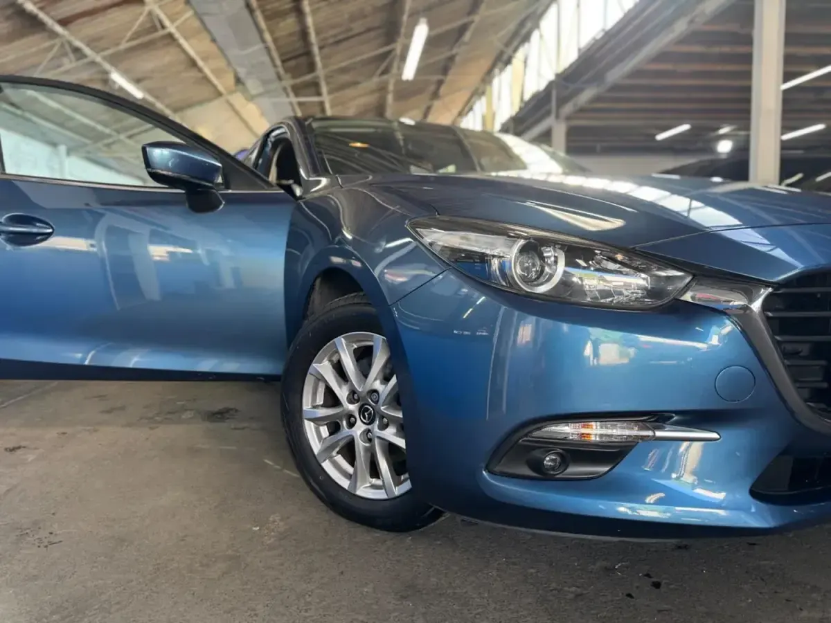 Usado Mazda 3 121 CV (88 kW) 2017 Azul Utilitario