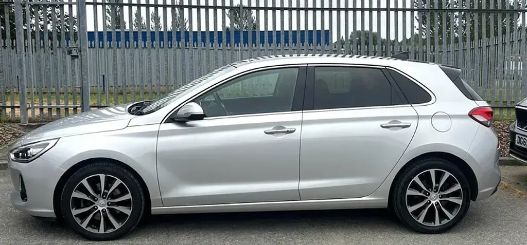 Used Hyundai i30 Premium SE 110 HP (80 kW) 2018 Silver Hatchback