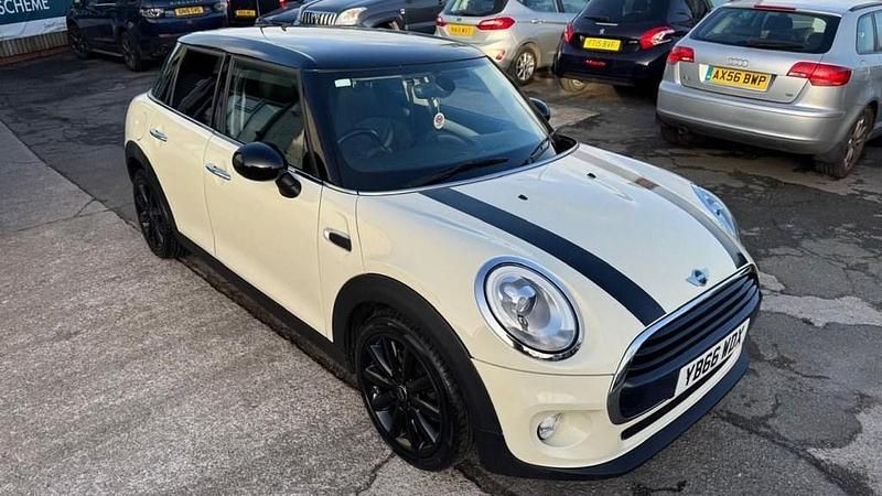 White Used 2017 Mini Cooper D Hatch Hatchback | £5,325 (Fair price) - Image 1/4