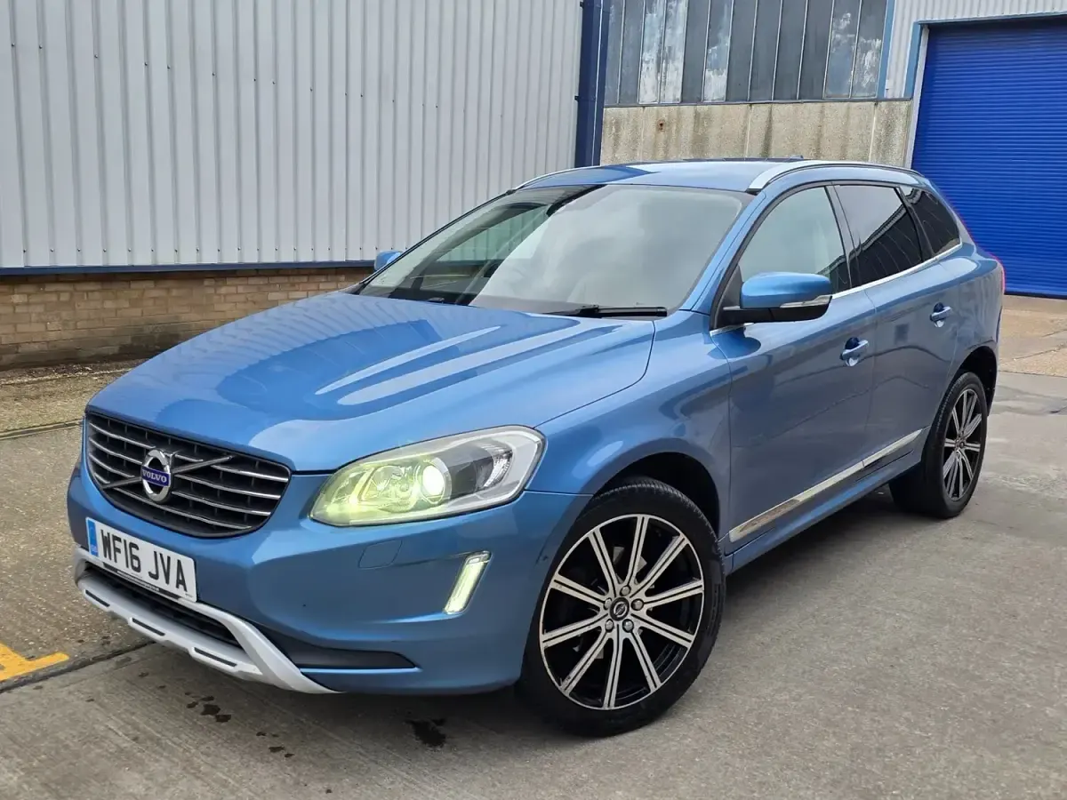 Used Volvo XC60 SE Lux 220 HP (161 kW) 2016 Blue SUV