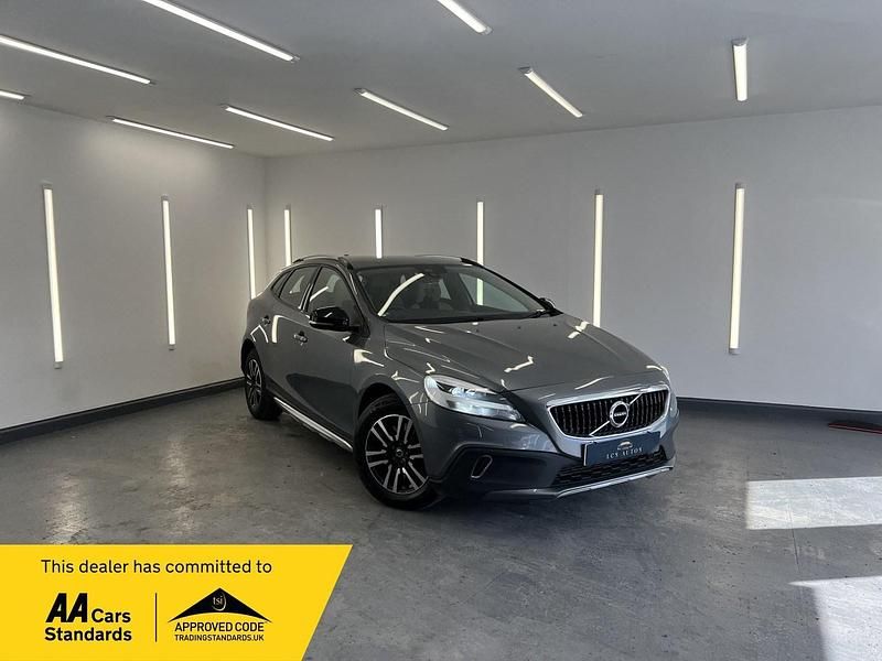 Begagnad Volvo V40 2018 Grå Halvkombi