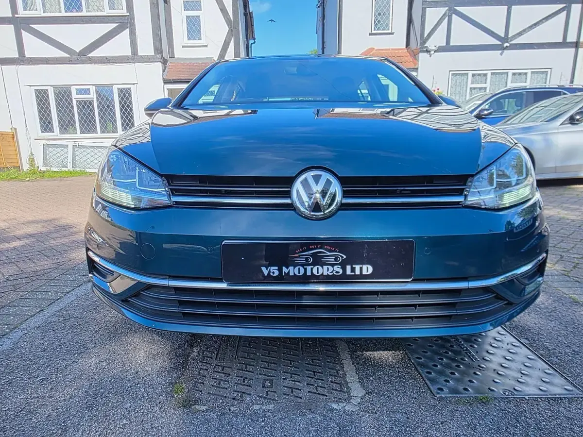 Used VW Golf VII SE 125 HP (91 kW) 2017 Green Hatchback
