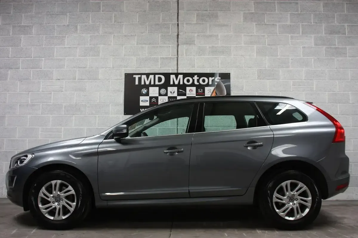 Used Volvo XC60 SE 190 HP (139 kW) 2017 Grey SUV