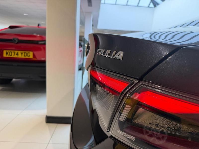 New Alfa Romeo Giulia 276 HP (202 kW) 2026 Black Sedan