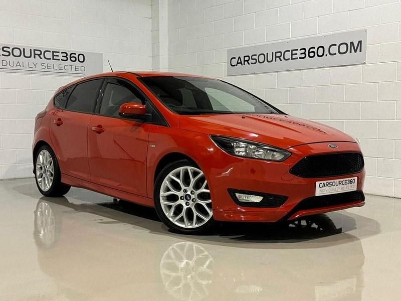 Used Ford Focus ST-Line 120 HP (88 kW) 2017 Red Hatchback