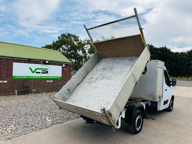 White Used 2019 Renault Master Business Van | £8,990 (Good price) - Image 1/4