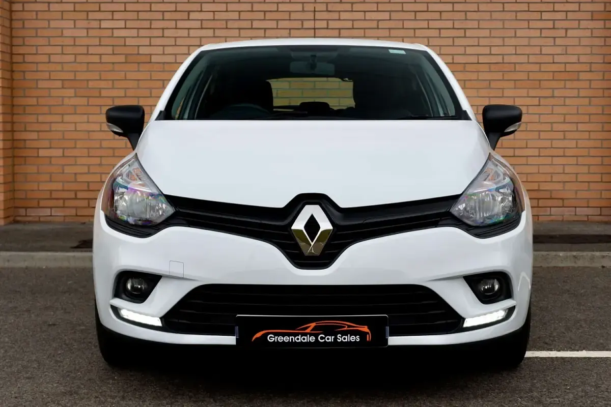 Used Renault Clio Play 2018 White Hatchback