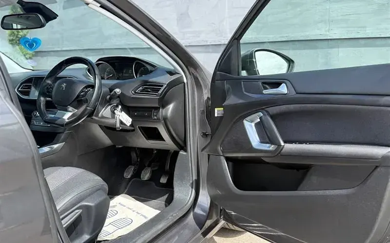Used Peugeot 308 Allure 131 HP (96 kW) 2018 Grey Hatchback