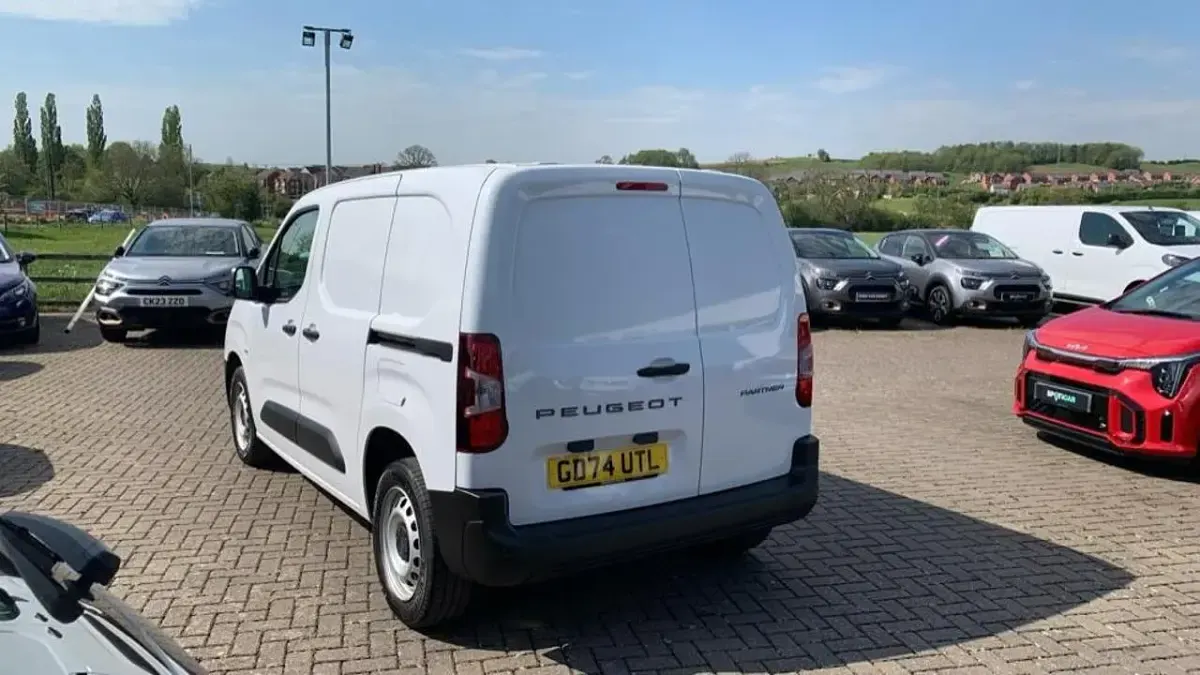 Second-hand Peugeot Partner S 101 CP (74 kW) 2025 Alb Monovolum