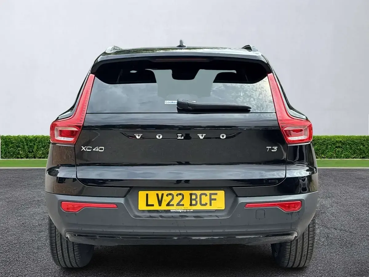 Used Volvo XC40 R-Design 163 HP (119 kW) 2022 Black SUV