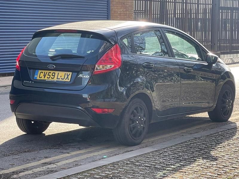 Second-hand Ford Fiesta Style 2009 Negru Hatchback