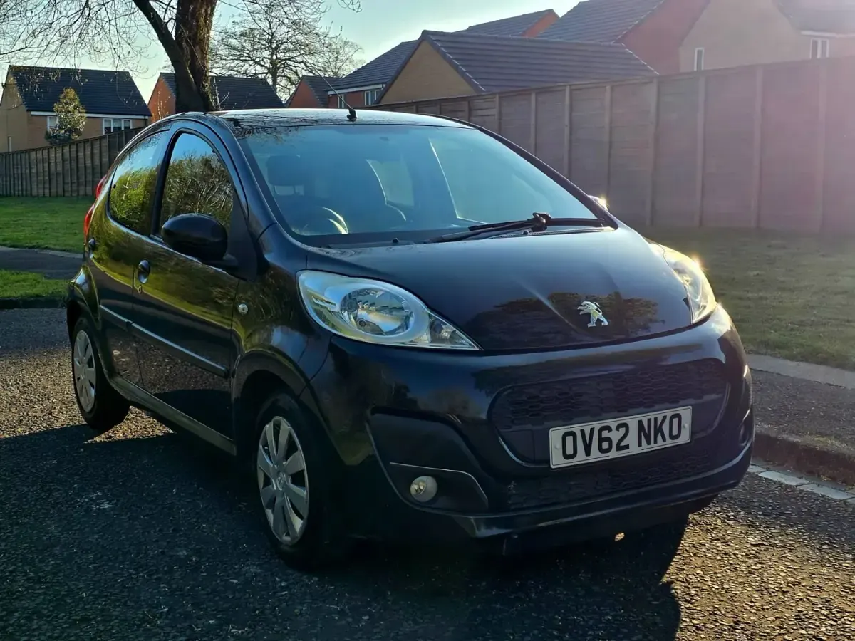 Second-hand Peugeot 107 Active 68 CP (50 kW) 2012 Negru Hatchback
