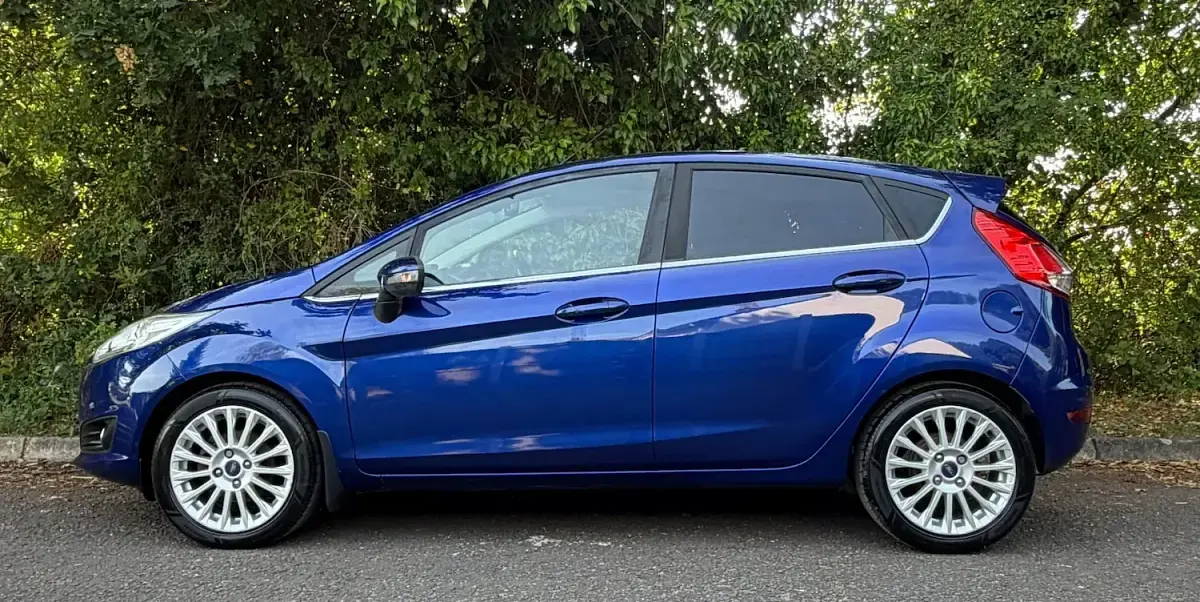 Used Ford Fiesta Titanium 125 HP (91 kW) 2014 Blue Hatchback