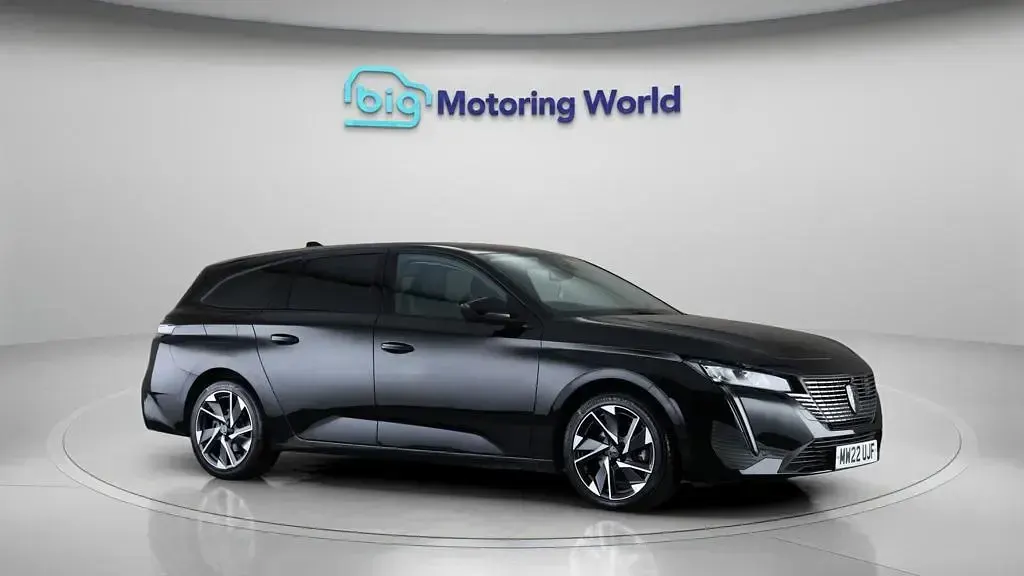 Used Peugeot 308 SW Active Premium 131 HP (96 kW) 2022 Estate