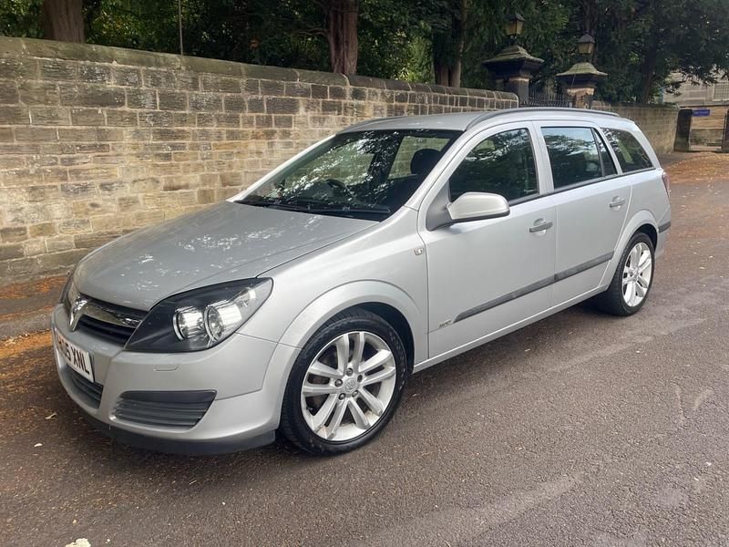 Silver Used 2005 Vauxhall Astra Estate | £1,290 - Image 1/4