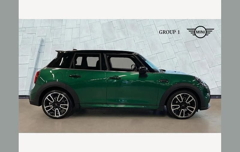 Used Mini Cooper Comfort 134 HP (98 kW) 2024 Green Hatchback