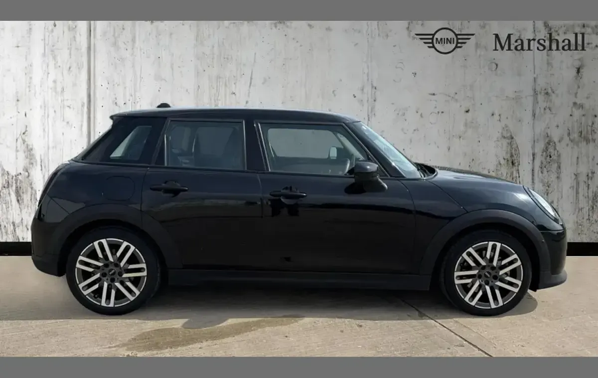 Used Mini Cooper Classic 114 kW (156 HP) 2025 Midnight black ii Hatchback