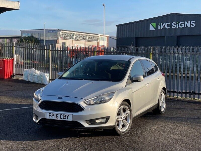 Silver Used 2015 Ford Focus Zetec Hatchback | £3,995 (A bit pricey) - Image 1/4