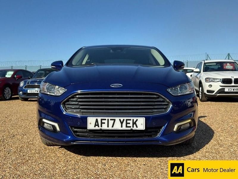 Begagnad Ford Mondeo Titanium 180 HK (132 kW) 2017 Blå Halvkombi