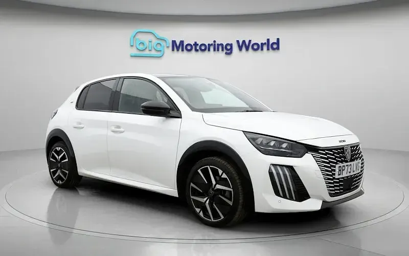 Second-hand Peugeot 208 GT 102 CP (75 kW) 2024 Alb Hatchback