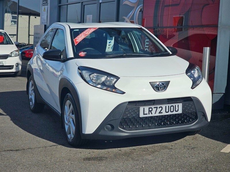 White Used 2022 Toyota Aygo PURE Hatchback | £12,400 (Good price) - Image 1/4
