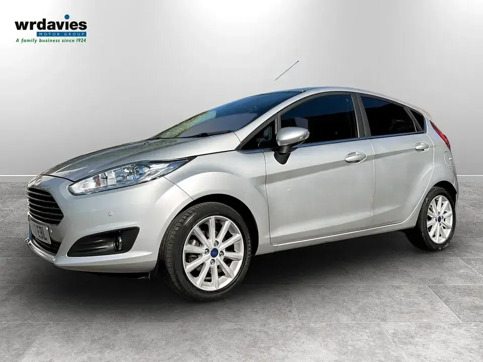 Used Ford Fiesta Titanium 182 HP (133 kW) 2017 Silver Hatchback