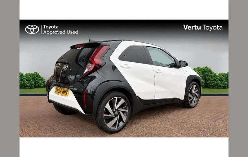 Used Toyota Aygo X 72 HP (52 kW) 2024 White SUV