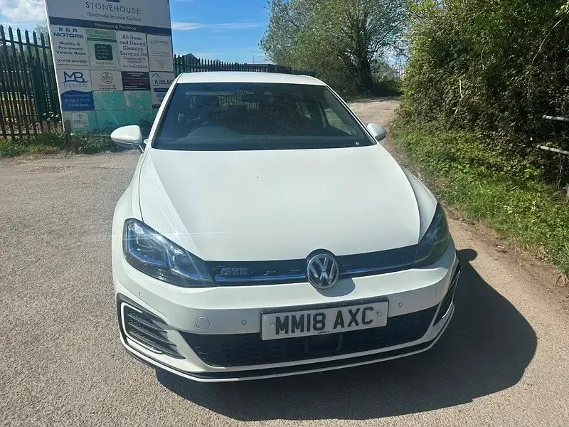 Używany VW Golf VII GTE 204 KM (150 kW) 2018 Biały Hatchback